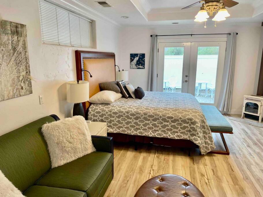 White Feather Hot Tub Private Sleeps 2