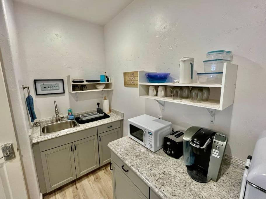 White Feather Hot Tub Private Sleeps 2 Holiday home Ahwahnee