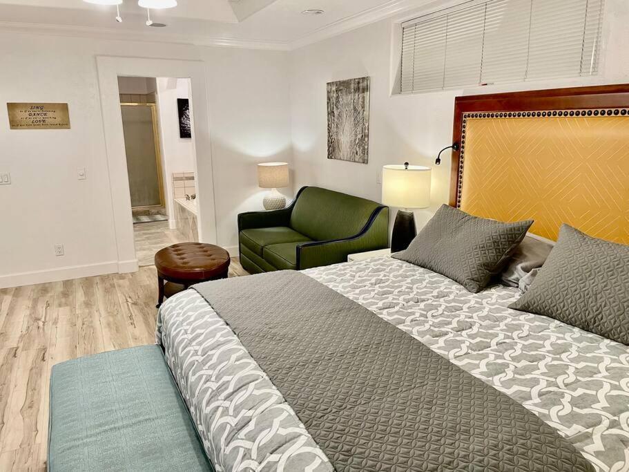 White Feather Hot Tub Private Sleeps 2 *