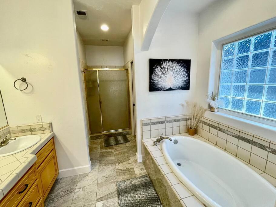 White Feather Hot Tub Private Sleeps 2